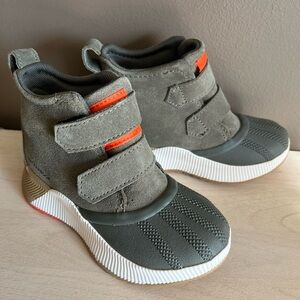 Kids Sorel Out n About boots in Stone Green, Alpine tundra NWOB kids size 11